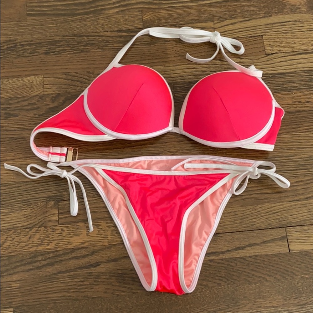 Victoria’s Secret bikini